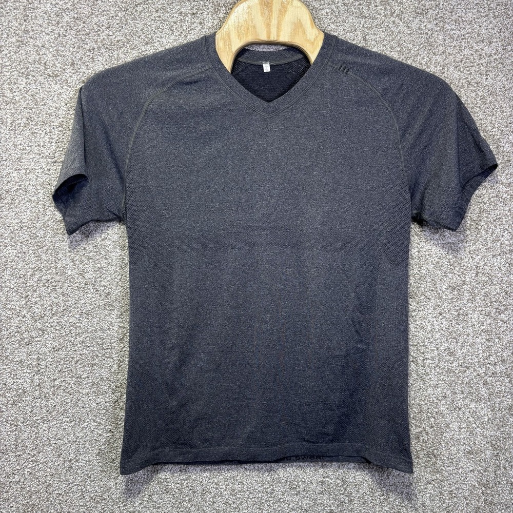 Lululemon Shirt Mens Large Gray V-Neck Short Sleeve Metal Vent Tech Athletic Tee